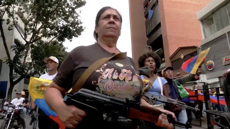 Para anggota kelompok milisi yang dikenal sebagai