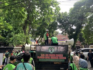 Driver Ojol Gelar Aksi Dukung Nadiem di Depan PN Jakpus Jelang Sidang