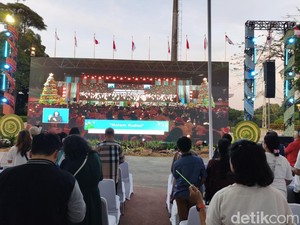Khusyuknya Jemaat Natal Nasional Ibadah di Tenda Luar Tenis Indoor GBK