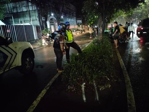Diduga Mengantuk, Pengendara Motor Tewas di Depan Kiara Artha Park
