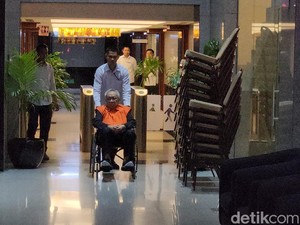 Terima Rp 1,7 M, Tersangka Kasus Suap Pengadaan Katalis Bensin Ditahan