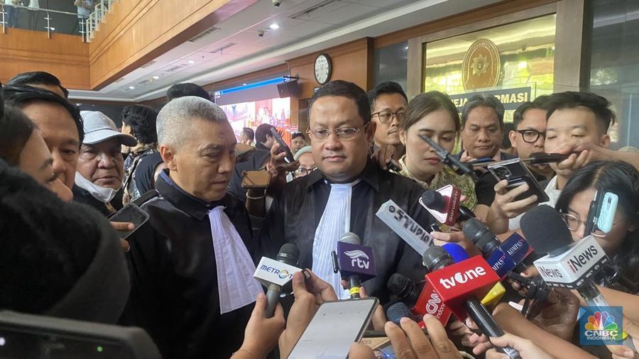 Kuasa Hukum Nadiem Makarim, Dodi Abdulkadir saat ditemui usai sidang pembacaan dakwaan di Pengadilan Tipikor, Jakarta, Senin (5/1/2026). (CNBC Indonesia/Novina Putri Bestari)