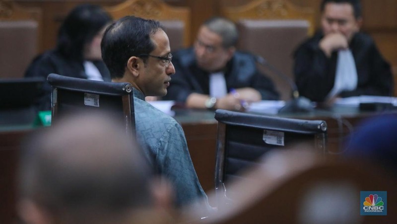 Mantan Mendikbudristek Nadiem Anwar Makarim saat menghadiri sidang pembacaan dakwaan di Pengadilan Tipikor, Jakarta, Senin (5/1/2026). (CNBC Indonesia/Faisal Rahman)