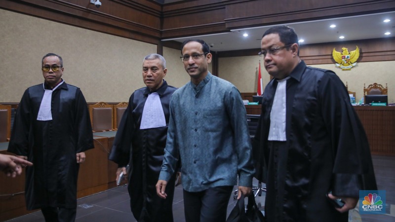 Mantan Mendikbudristek Nadiem Anwar Makarim saat menghadiri sidang pembacaan dakwaan di Pengadilan Tipikor, Jakarta, Senin (5/1/2026). (CNBC Indonesia/Faisal Rahman)