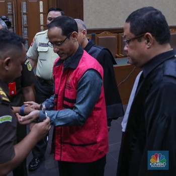 Potret Nadiem Makarim Saat Didakwa Rugikan Negara Rp 2,1 Triliun