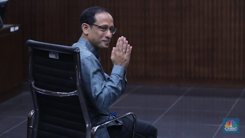 Mantan Mendikbudristek Nadiem Makarim tiba untuk menghadiri sidang pembacaan dakwaan di Pengadilan Tipikor, Jakarta, Senin (5/1/2026). (CNBC Indonesia/Faisal Rahman)