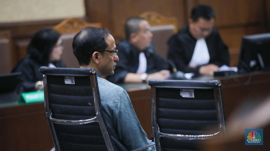 Mantan Mendikbudristek Nadiem Makarim tiba untuk menghadiri sidang pembacaan dakwaan di Pengadilan Tipikor, Jakarta, Senin (5/1/2026). (CNBC Indonesia/Faisal Rahman)