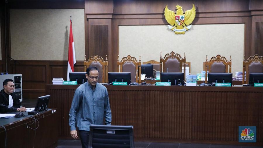 Mantan Mendikbudristek Nadiem Makarim tiba untuk menghadiri sidang pembacaan dakwaan di Pengadilan Tipikor, Jakarta, Senin (5/1/2026). (CNBC Indonesia/Faisal Rahman)