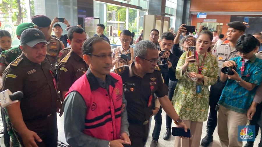 Nadiem Anwar Makarim menghadiri sidang pembacaan dakwaan kasus dugaan korupsi pengadaan Chromebook di Pengadilan Tindak Pidana Korupsi Jakarta, Senin (5/1/2026). (CNBC Indonesia/Novina)