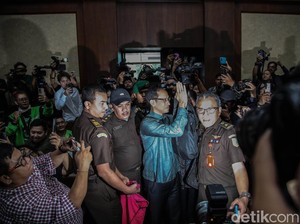 Jaksa Sebut Nadiem Tahu Chromebook Tak Bisa Dipakai di Sekolah, Tapi Dipaksakan