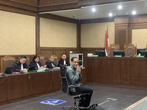 Nadiem Makarim Tersenyum Hadapi Sidang Dakwaan Kasus Chromebook