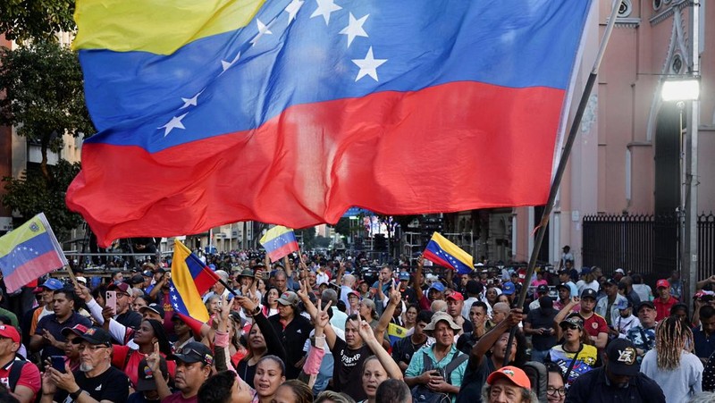 Para anggota kelompok milisi yang dikenal sebagai 