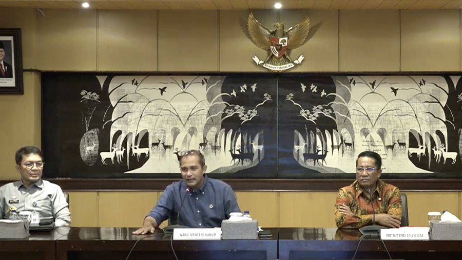Menteri Hukum Supratman Andi Agtas dalam konferensi pers terkait KUHP, KUHAP, dan UU Penyesuaian Pidana di kantor Kementerian Hukum, Kota Jakarta Selatan, Senin (5/1/2026). (Tangkapan layar youtube Kementerian Hukum RI)