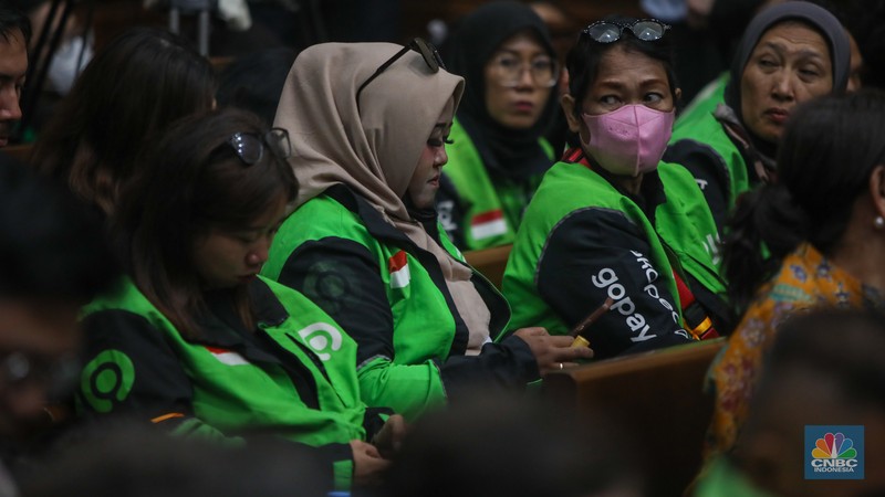 Mantan Mendikbudristek Nadiem Anwar Makarim saat menghadiri sidang pembacaan dakwaan di Pengadilan Tipikor, Jakarta, Senin (5/1/2026). (CNBC Indonesia/Faisal Rahman)