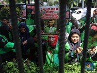 Wajah Ojol Demo Bela Nadiem di Sidang Dakwaan Pengadilan Tipikor