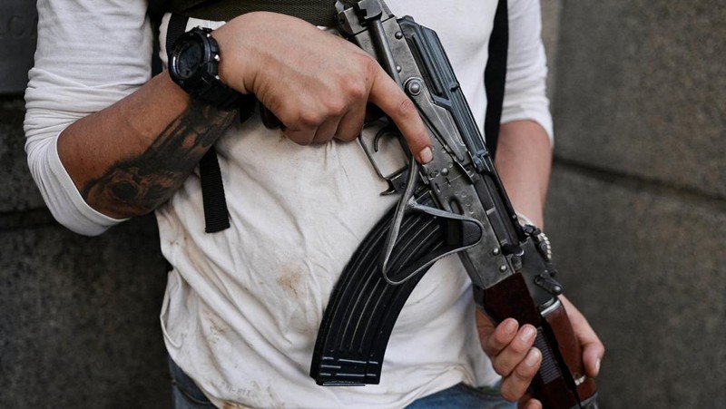 Para anggota kelompok milisi yang dikenal sebagai 