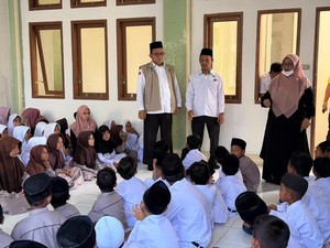 10 Madrasah Hanyut-Roboh di Aceh, Siswa Belajar di Meunasah hingga Lapangan