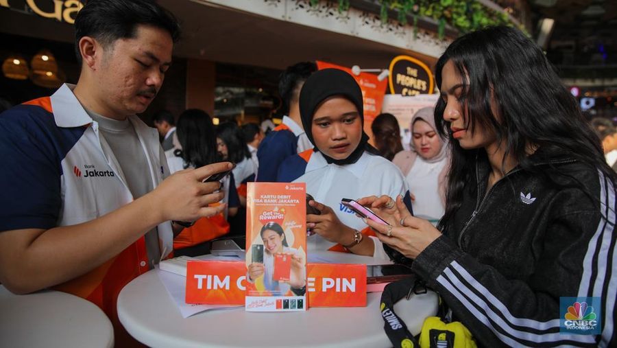 Grand Launching Kartu Debit Visa Bank Jakarta di Lippo Mall Kemang, Jakarta, Senin (5/1/2025). (CNBC Indonesia/Faisal Rahman)