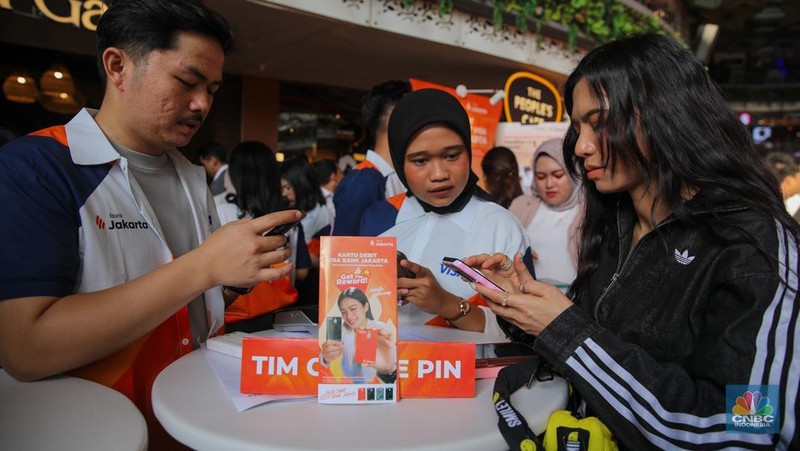 Grand Launching Kartu Debit Visa Bank Jakarta di Lippo Mall Kemang, Jakarta, Senin (5/1/2025). (CNBC Indonesia/Faisal Rahman)