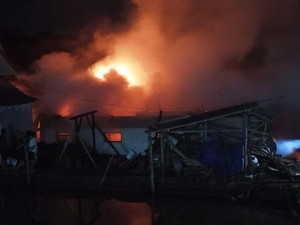 Dini Hari Mencekam, Pabrik Makaroni di Ciamis Hangus Terbakar