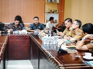 Ratusan Guru Kena PHK, Nakes Diselamatkan BLUD di Lombok Tengah