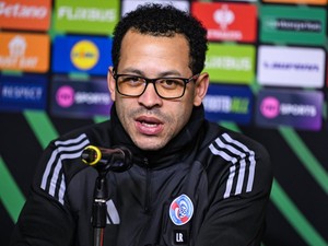 Suporter Strasbourg Kecam Kepindahan Liam Rosenior ke Chelsea