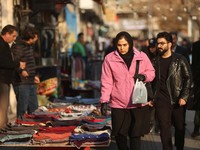 Situasi Masih Panas, Otoritas Iran Tutup Puluhan Bisnis Swasta