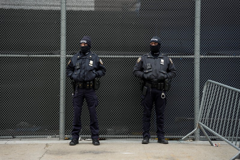 Mantan Presiden Venezuela, Nicolas Maduro, akan menghadapi dakwaan terkait tuduhan narkoba. Maduro digiring menuju ke pengadilan New York, Amerika Serikat (AS), Senin (5/1/2026). (REUTERS/Adam Gray)