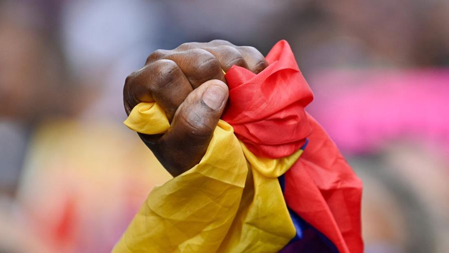 Pendukung Presiden Venezuela Nicolas Maduro menggelar demonstrasi di Caracas pada Senin (5/1/2025), menuntut pembebasan Maduro dan istrinya yang ditangkap oleh pasukan Amerika Serikat (AS) dan dibawa ke penjara di New York. (REUTERS/Maxwell Briceno)