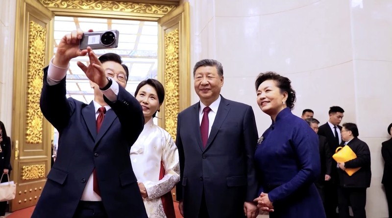 Mantan Mendikbudristek Nadiem Anwar Makarim saat menghadiri sidang pembacaan dakwaan di Pengadilan Tipikor, Jakarta, Senin (5/1/2026). (CNBC Indonesia/Faisal Rahman)