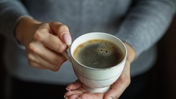 Tak Bisa Lepas dari Kopi saat Sahur? Urolog Jelaskan Dampaknya pada Tubuh