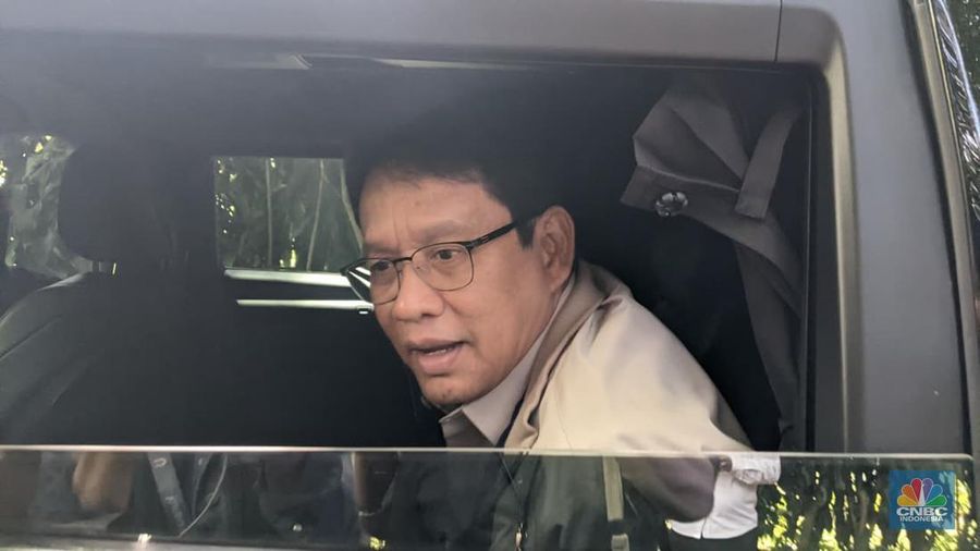 Sejumlah menteri tiba di Hambalang, Jawa Barat, Selasa (6/1/2026). (CNBC Indonesia/Emir Yanwardhana)