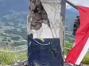 Tugu Puncak Gunung Andong Ambyar Tersambar Petir, Begini Kondisinya