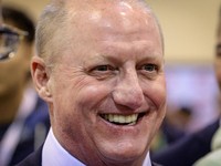 Warren Buffett Tunjuk Pria Ini Jadi Penerusnya, Digaji Rp419 Miliar