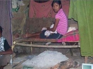 Mengenal Tradisi Panggang Api Sei bagi Ibu dan Bayi di Timor NTT