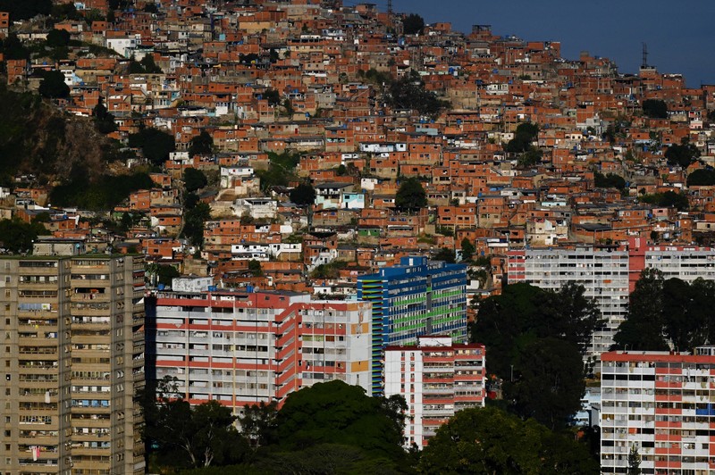 Kawasan-kawasan sibuk seperti wilayah Chacao, Altamira, dan Avenida Libertador di Kota Caracas, Venezuela tampak sepi, Selasa (6/1/2026) sore hingga malam. (REUTERS/Maxwell Briceno)