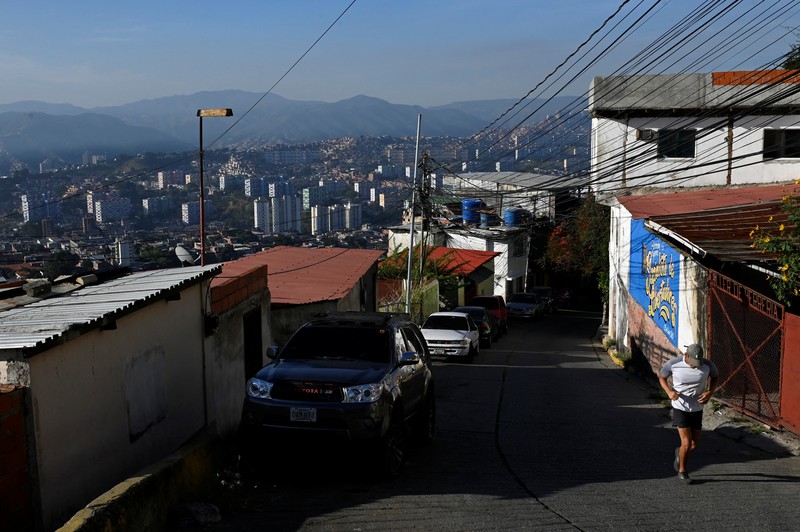 Kawasan-kawasan sibuk seperti wilayah Chacao, Altamira, dan Avenida Libertador di Kota Caracas, Venezuela tampak sepi, Selasa (6/1/2026) sore hingga malam. (REUTERS/Maxwell Briceno)