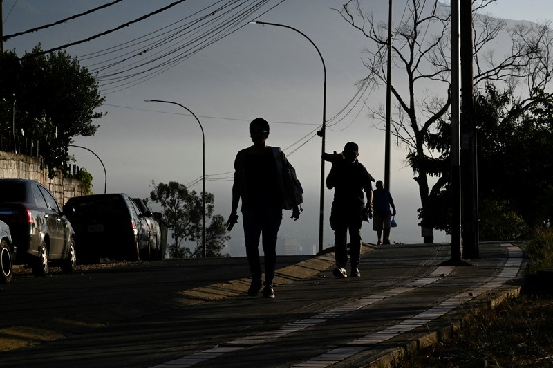 Kawasan-kawasan sibuk seperti wilayah Chacao, Altamira, dan Avenida Libertador di Kota Caracas, Venezuela tampak sepi, Selasa (6/1/2026) sore hingga malam. (REUTERS/Maxwell Briceno)