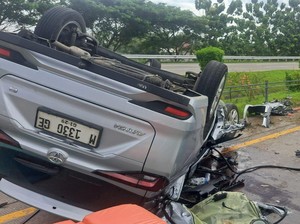 Avanza Tabrak Truk di Tol Jombang-Mojokerto, 2 Orang Tewas