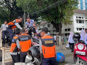 Dishub Angkut Motor Pegawai di Balai Kota Makassar gegara Parkir Sembarangan