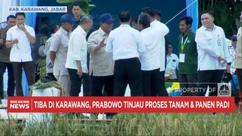 Video: Prabowo Tiba di Karawang, Tinjau Proses Tanam & Panen Padi