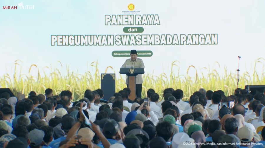 Presiden Prabowo Subianto dalam acara panen Raya dan Pengumuman Swasembada Pangan, Karawang, Jawa Barat, Rabu (7/1/2026). (Tangkapan layar Youtube Setpres RI)