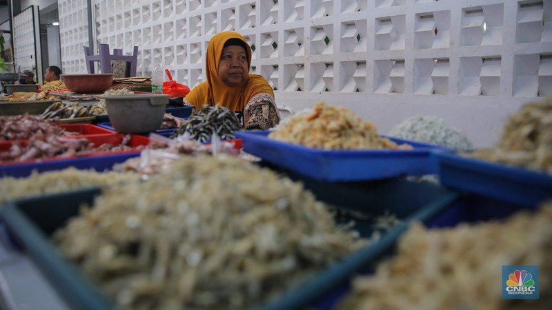 Suasana aktivitas jual beli di Pasar Kombongan, Kemayoran, Jakarta, Rabu (7/1/2026). (CNBC Indonesia/Faisal Rahman)