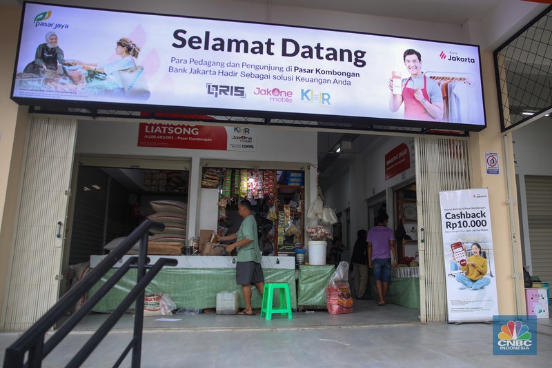 Suasana aktivitas jual beli di Pasar Kombongan, Kemayoran, Jakarta, Rabu (7/1/2026). (CNBC Indonesia/Faisal Rahman)