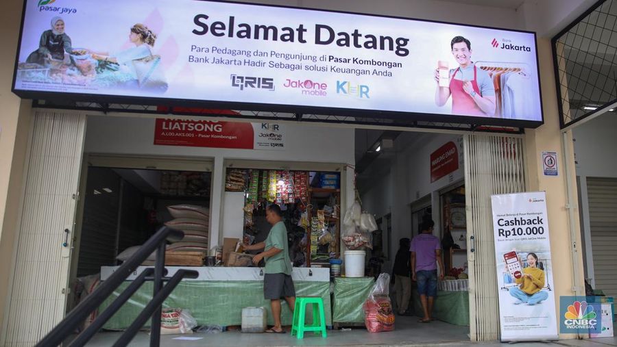 Suasana aktivitas jual beli di Pasar Kombongan, Kemayoran, Jakarta, Rabu (7/1/2026). (CNBC Indonesia/Faisal Rahman)