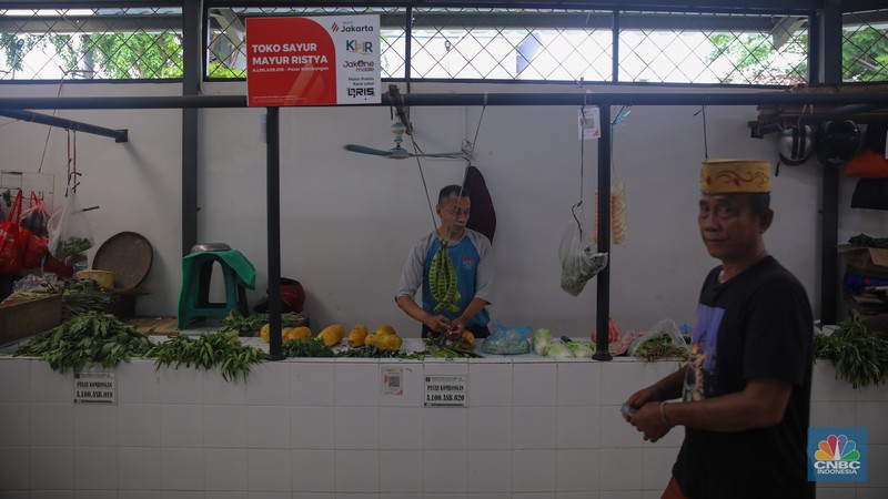 Suasana aktivitas jual beli di Pasar Kombongan, Kemayoran, Jakarta, Rabu (7/1/2026). (CNBC Indonesia/Faisal Rahman)
