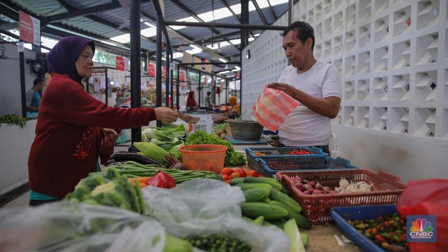 Suasana aktivitas jual beli di Pasar Kombongan, Kemayoran, Jakarta, Rabu (7/1/2026). (CNBC Indonesia/Faisal Rahman)