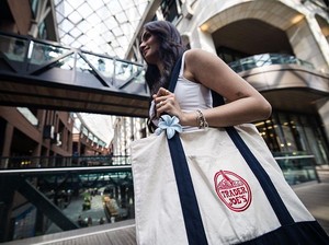 Tas Belanja Kanvas Ini Jadi Rebutan Dunia, Ada yang Dijual Rp 160 Juta