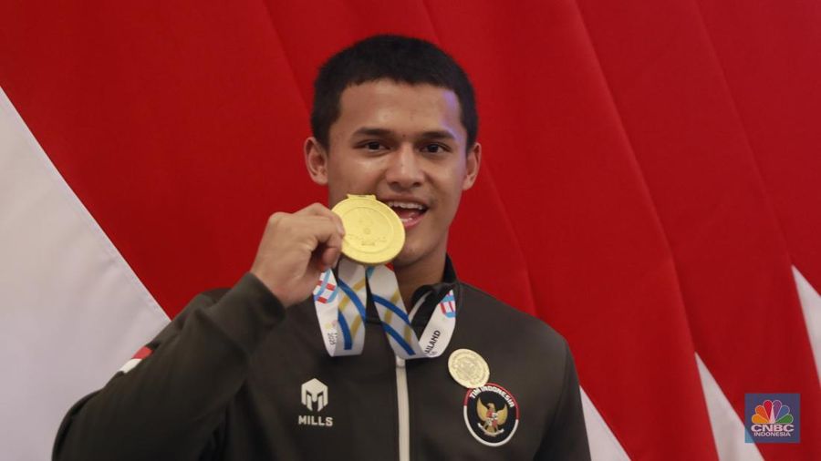 Presiden RI Prabowo Subianto memberi penghargaan berupa bonus kepada perwakilan atlet SEA Games ke-33, di Istana Negara,  Jakarta, Kamis (8/1/2026). (CNBC Indonesia/Muhammad Sabki)