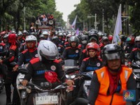Konvoi Motor! Penampakan Buruh Ramai-Ramai Demo di Jantung Jakarta
